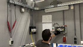 w monteur equans leert elektrotechniek vakwijs