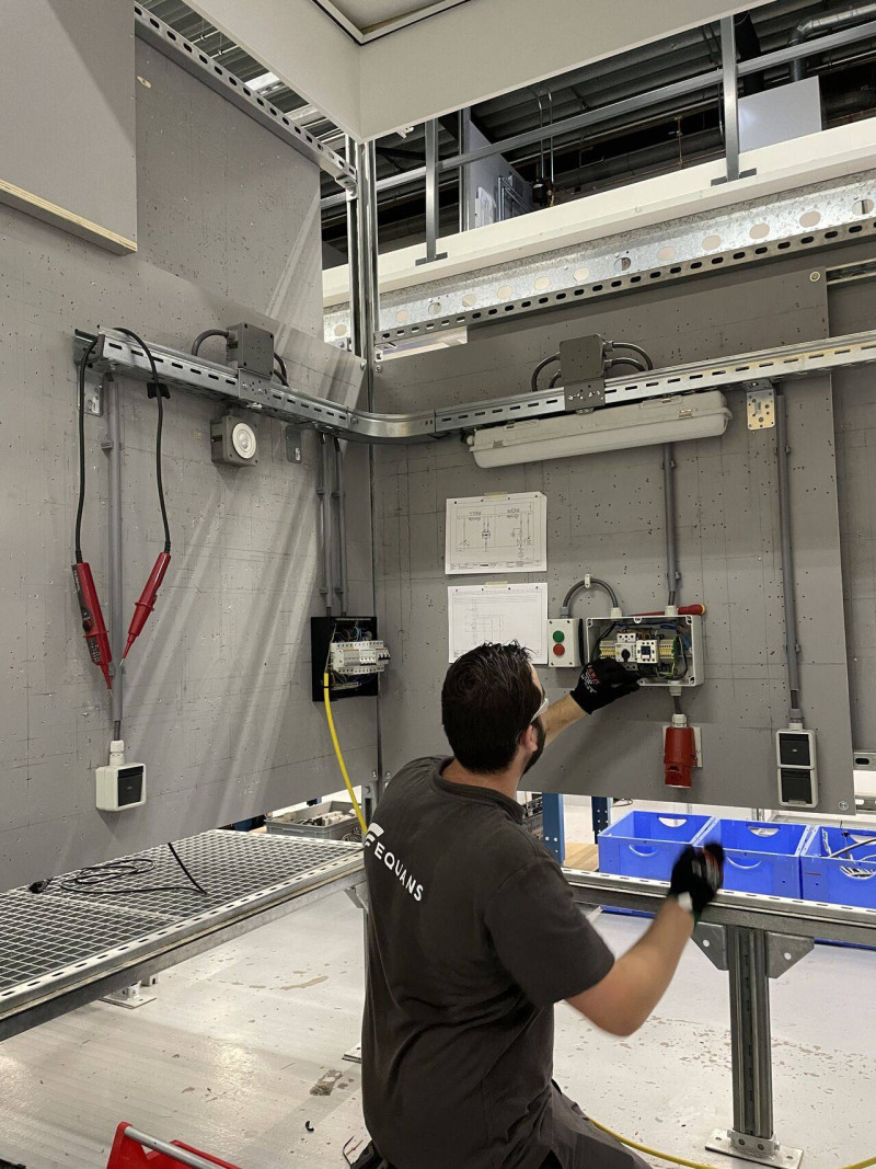 w monteur equans leert elektrotechniek vakwijs